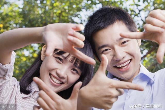 法国农民不满生产境遇 驾拖拉机“围困”巴黎